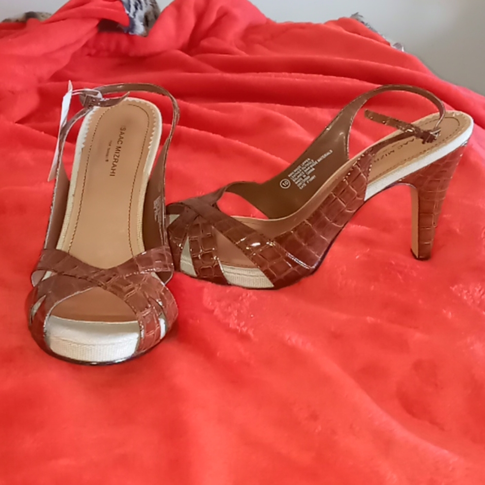 Isaac Mizrahi BRAND NEW pumps!